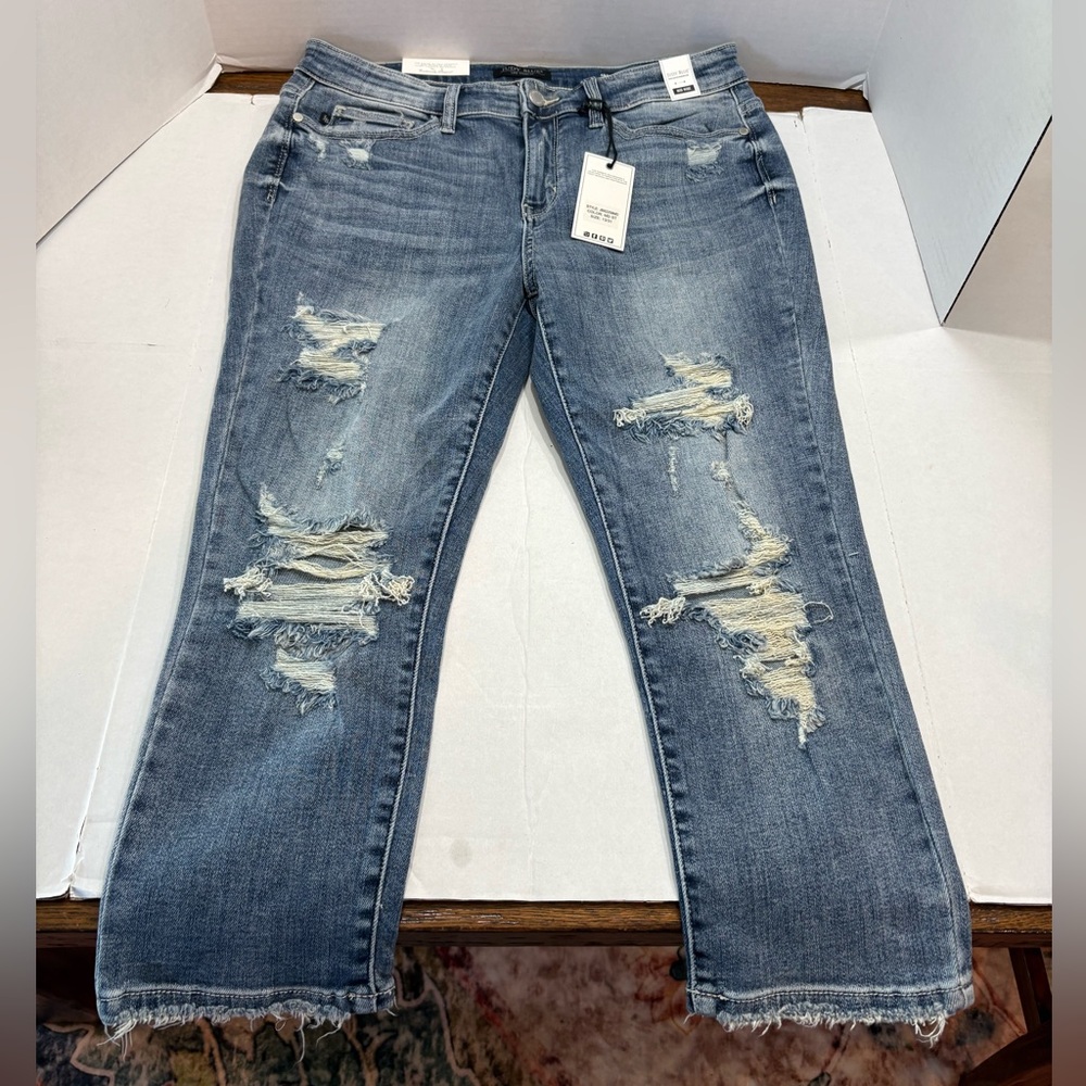 Judy Blue mid rise skinny fit denim capri NWT size 13/31 with 21” inseam